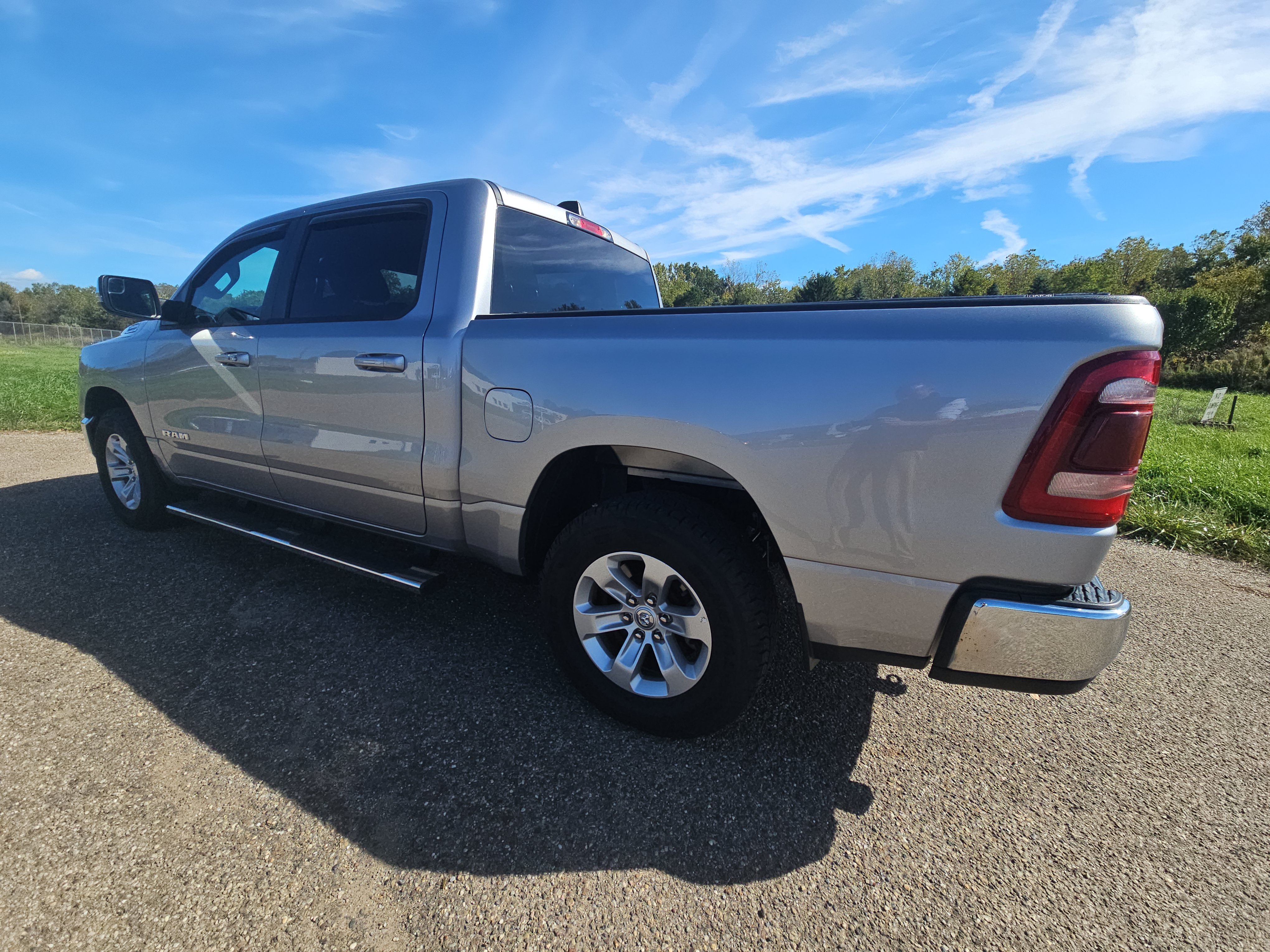 Used 2024 RAM 1500 Laramie AWD/4WD image 8