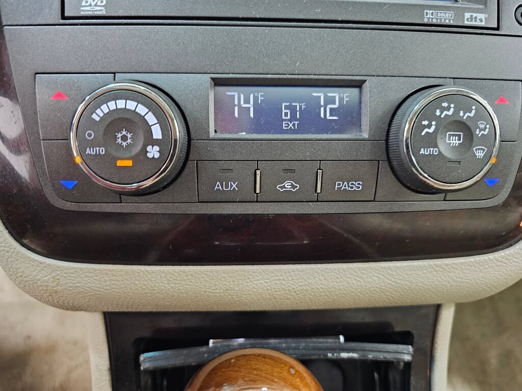Used 2009 Cadillac DTS FWD image 22