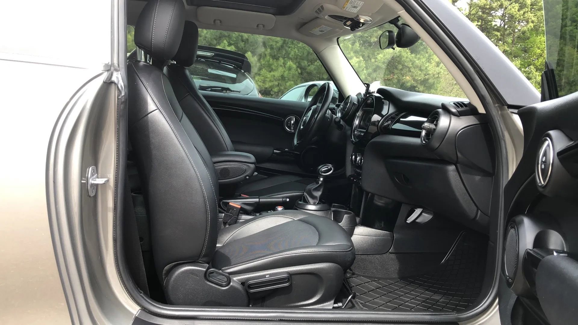 Used 2019 MINI Cooper 2-Door Hardtop image 11
