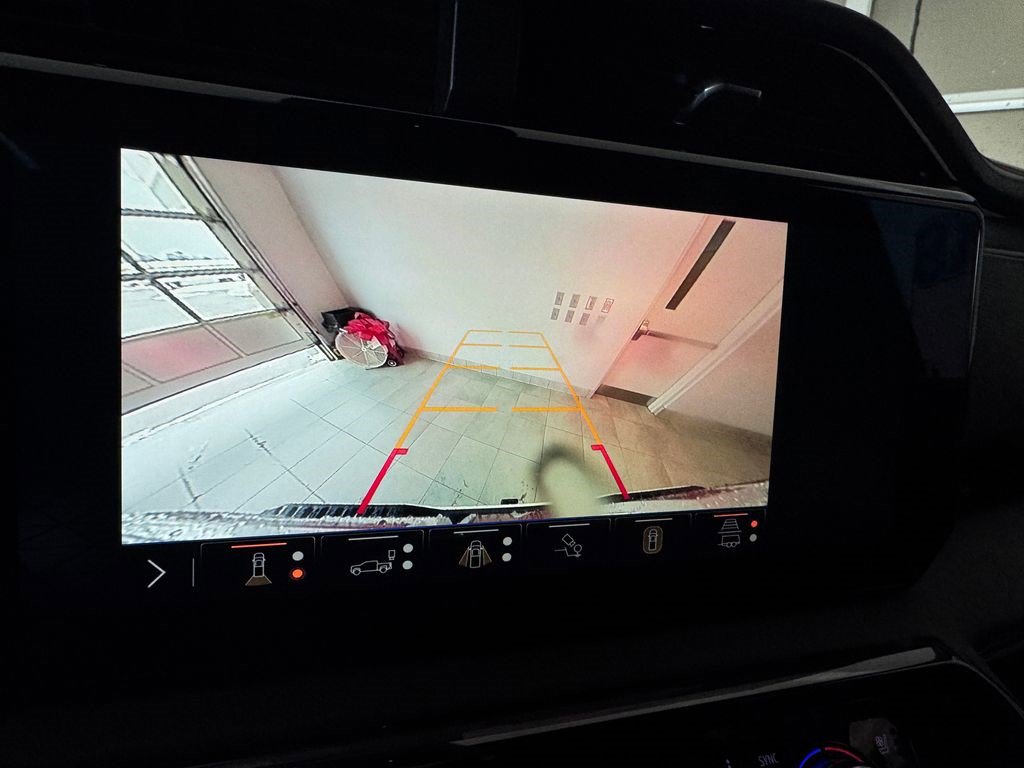 Certified 2025 GMC Sierra 2500 AT4 image 17