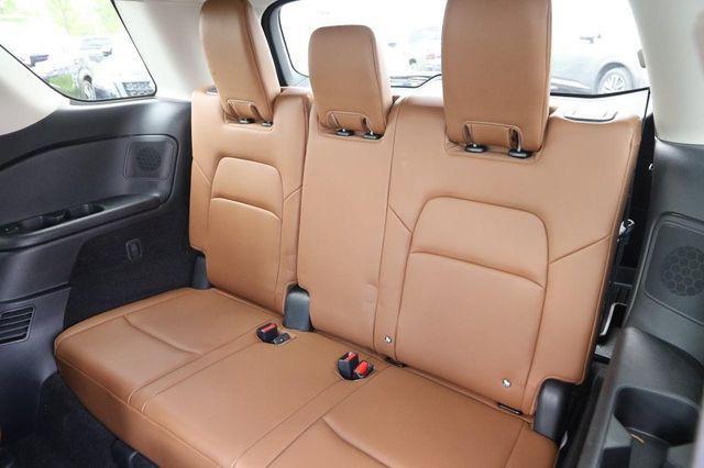 Used 2024 Nissan Pathfinder Platinum AWD/4WD image 12