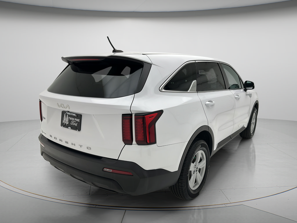 Used 2022 Kia Sorento LX AWD/4WD image 4