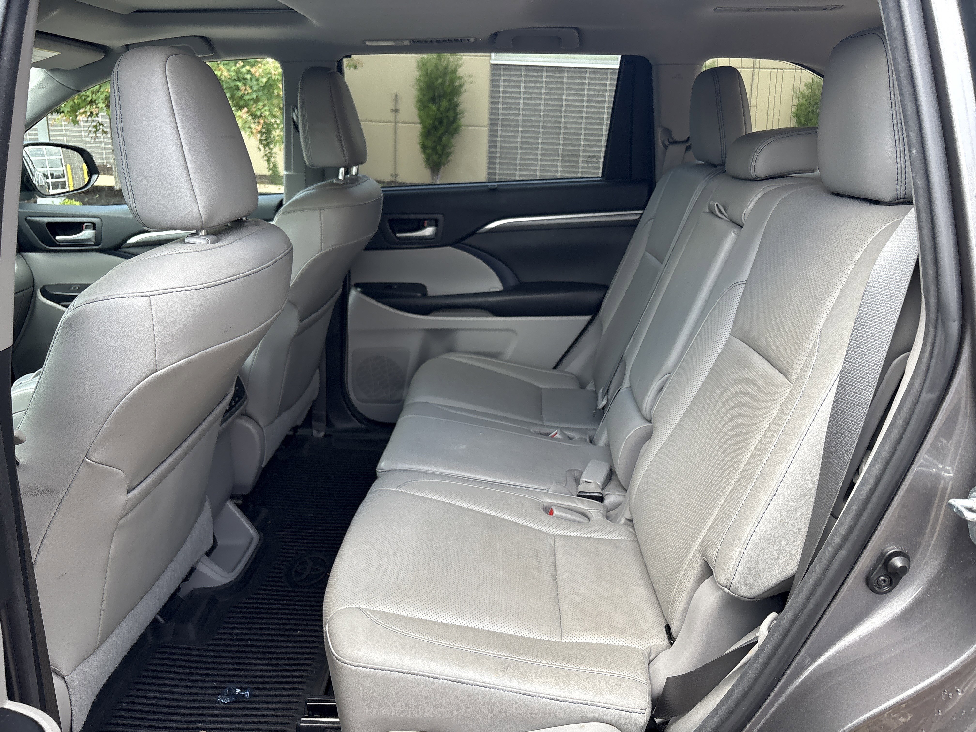 Used 2017 Toyota Highlander Limited AWD/4WD image 31