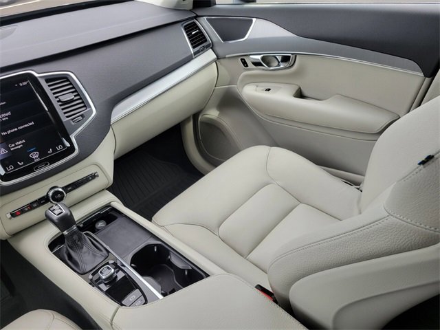 Used 2022 Volvo XC90 T5 Momentum w/ Climate Package image 17