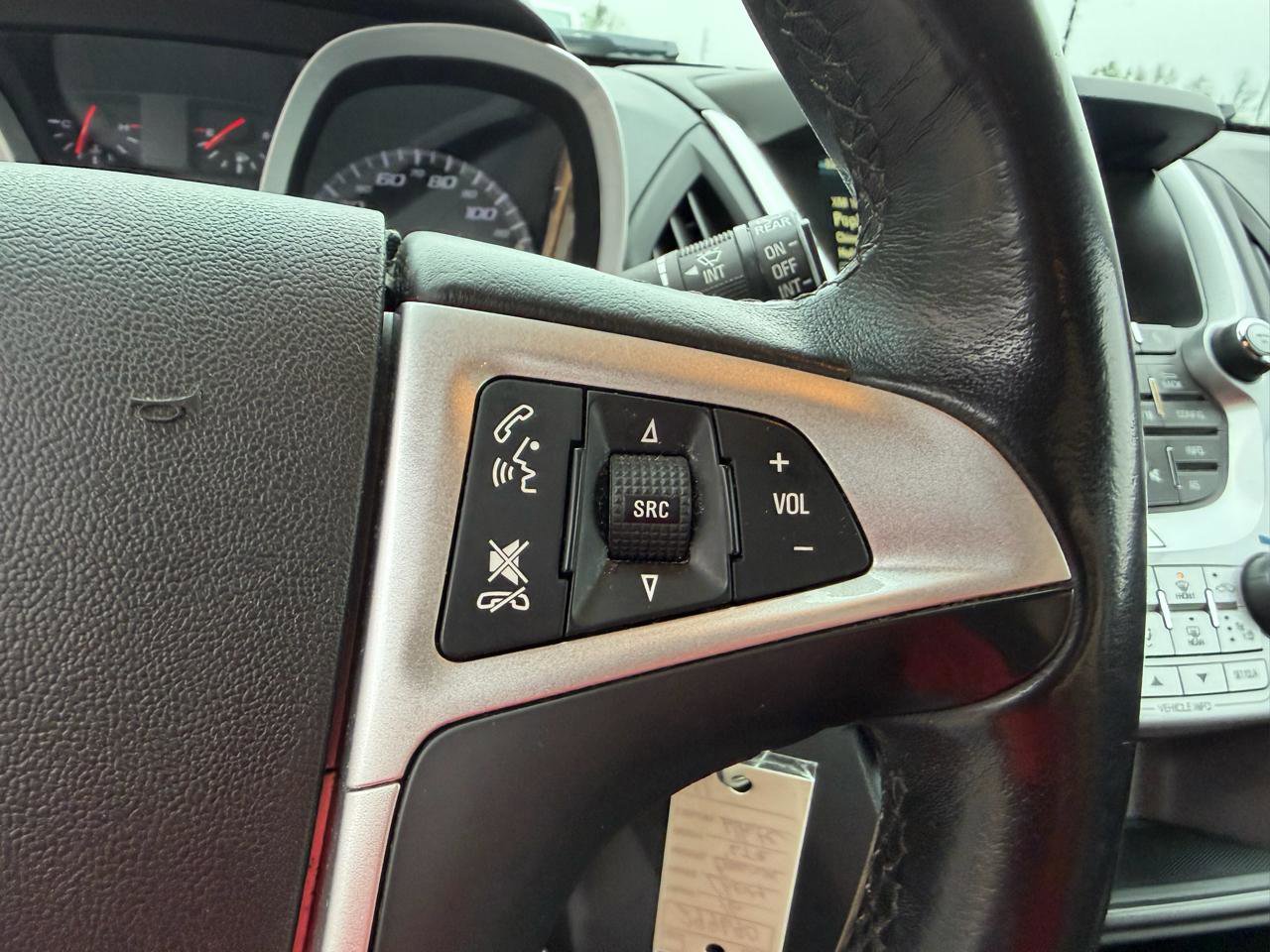 Used 2016 Chevrolet Equinox LTZ w/ Enhanced Convenience Package FWD image 27