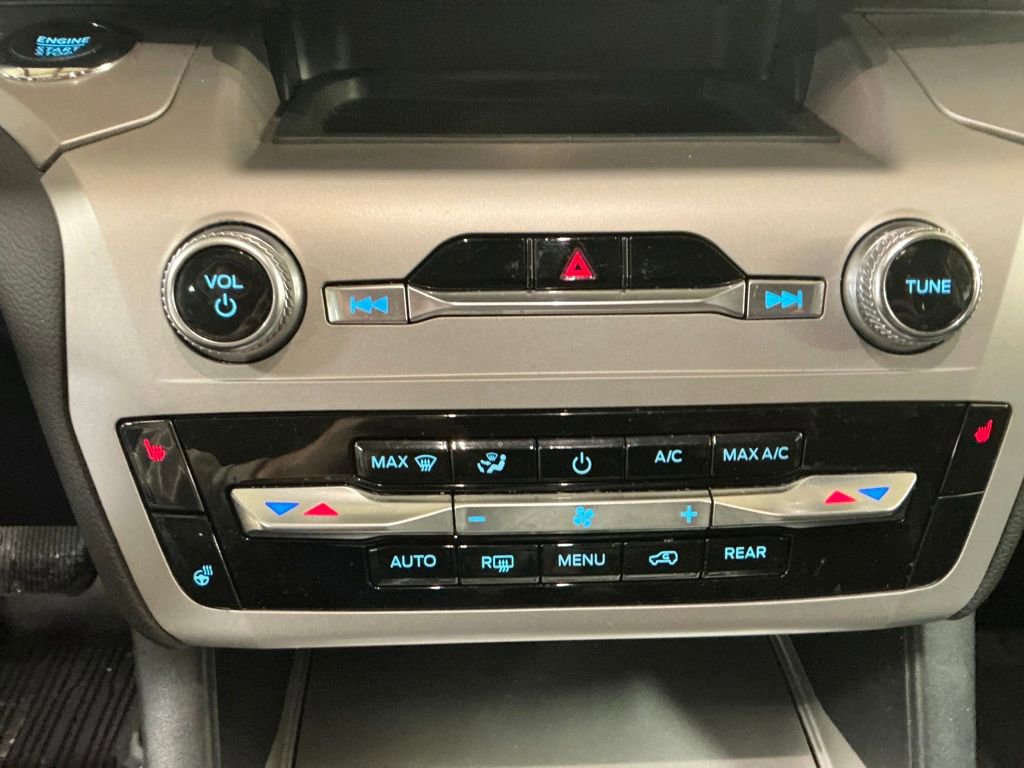 Used 2022 Ford Explorer XLT w/ Equipment Group 202A image 19