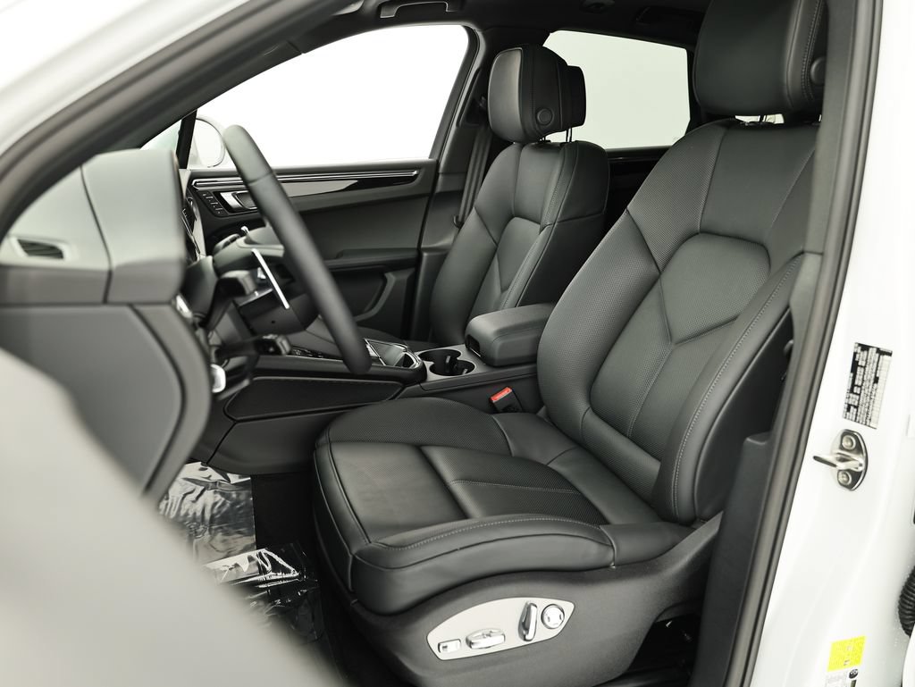 New 2026 Porsche Macan AWD/4WD image 5