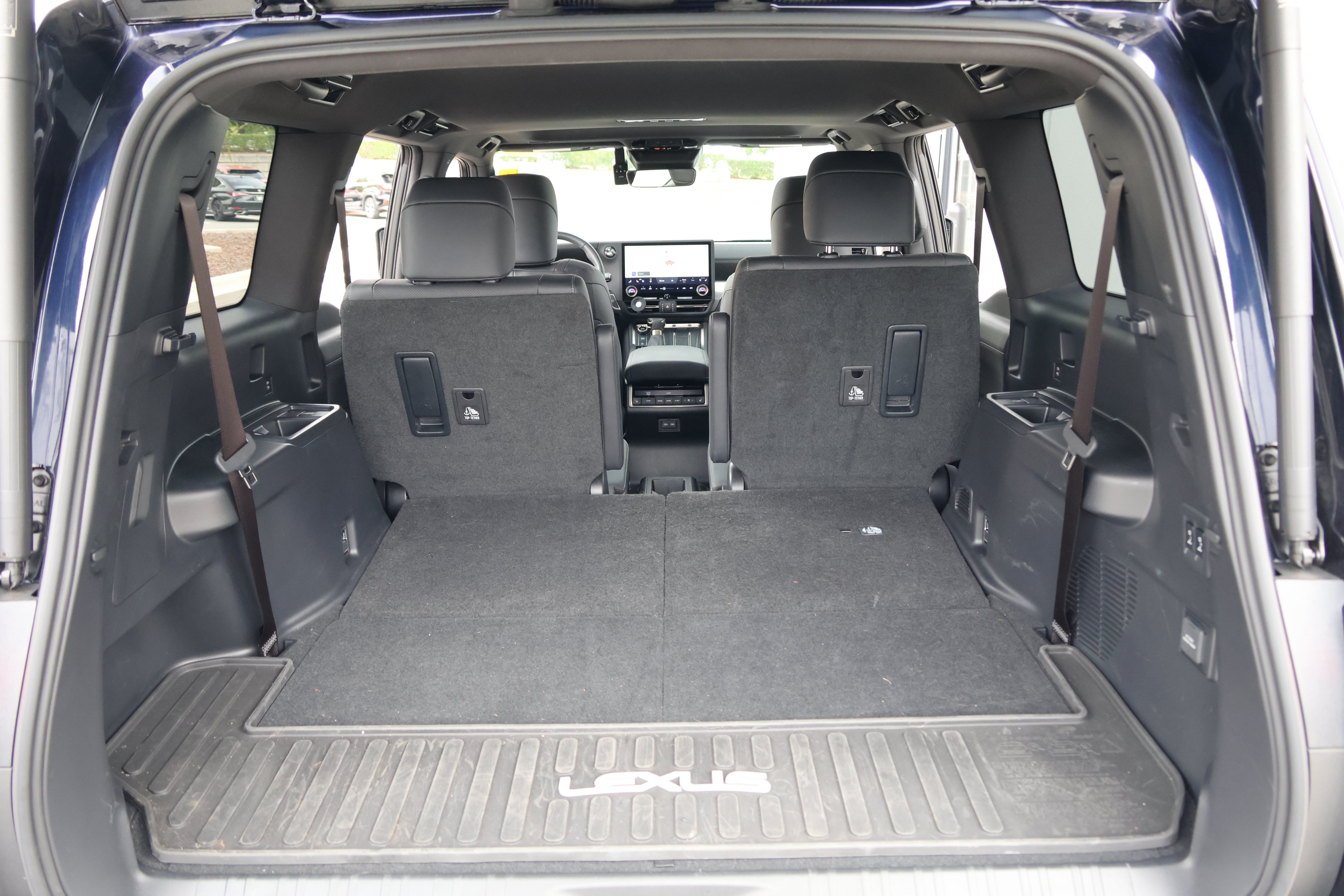 Used 2024 Lexus GX 550 w/ Accessory Package (2T) AWD/4WD image 39