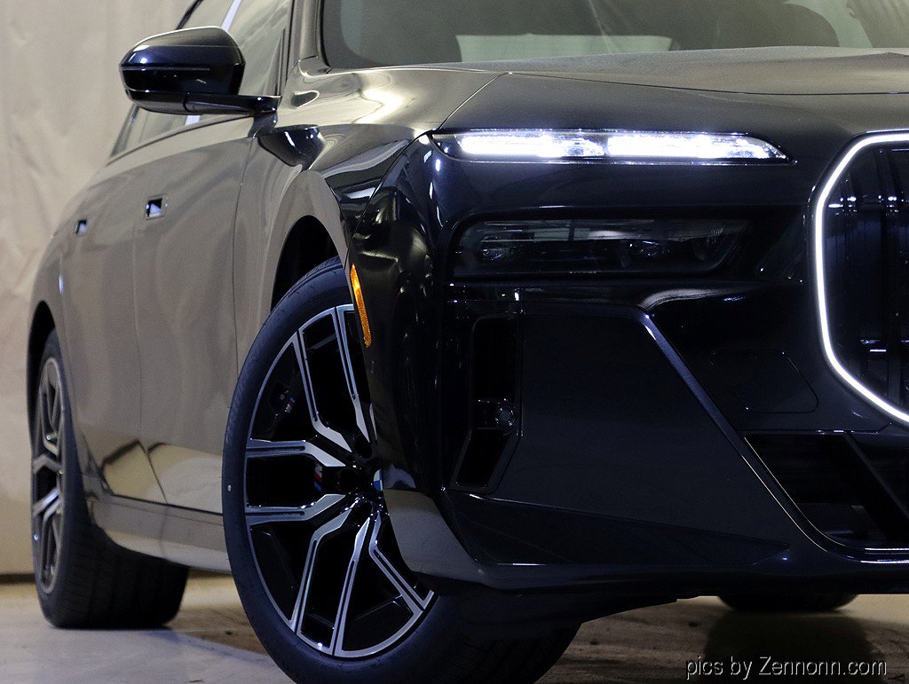 Used 2026 BMW 740i xDrive w/ Executive Package image 4