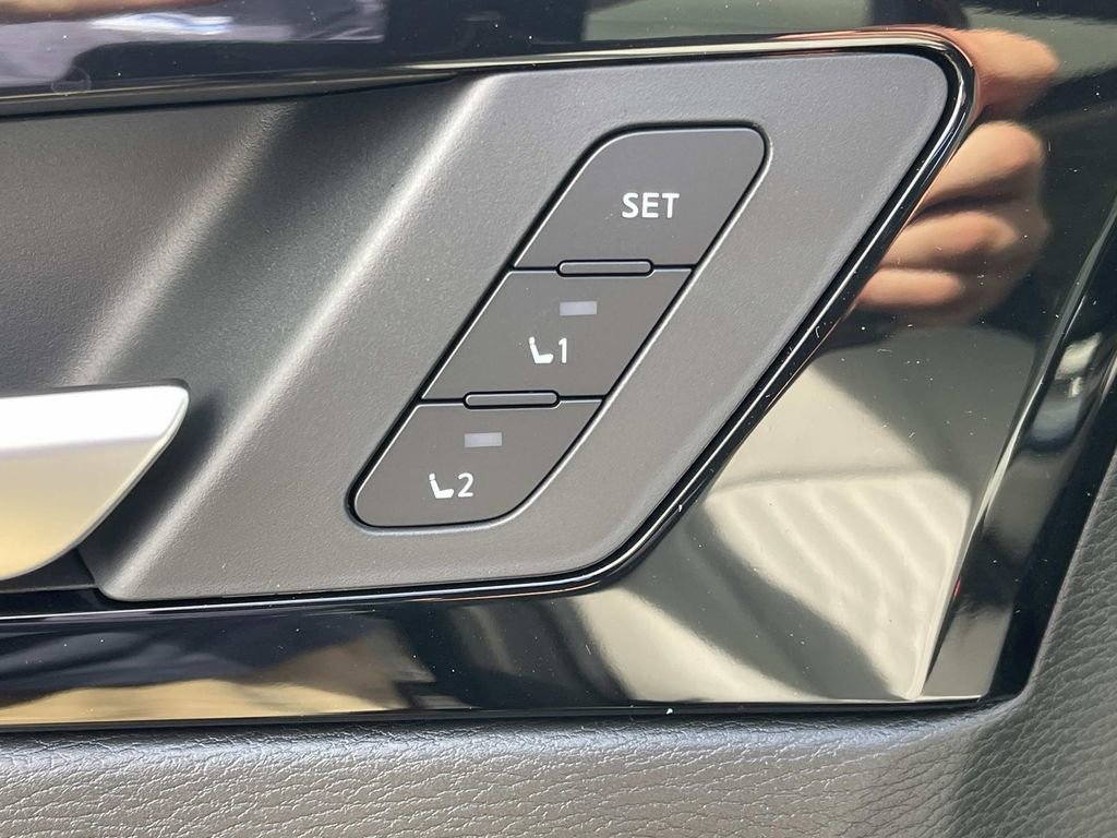 New 2025 Mitsubishi Outlander SEL image 24
