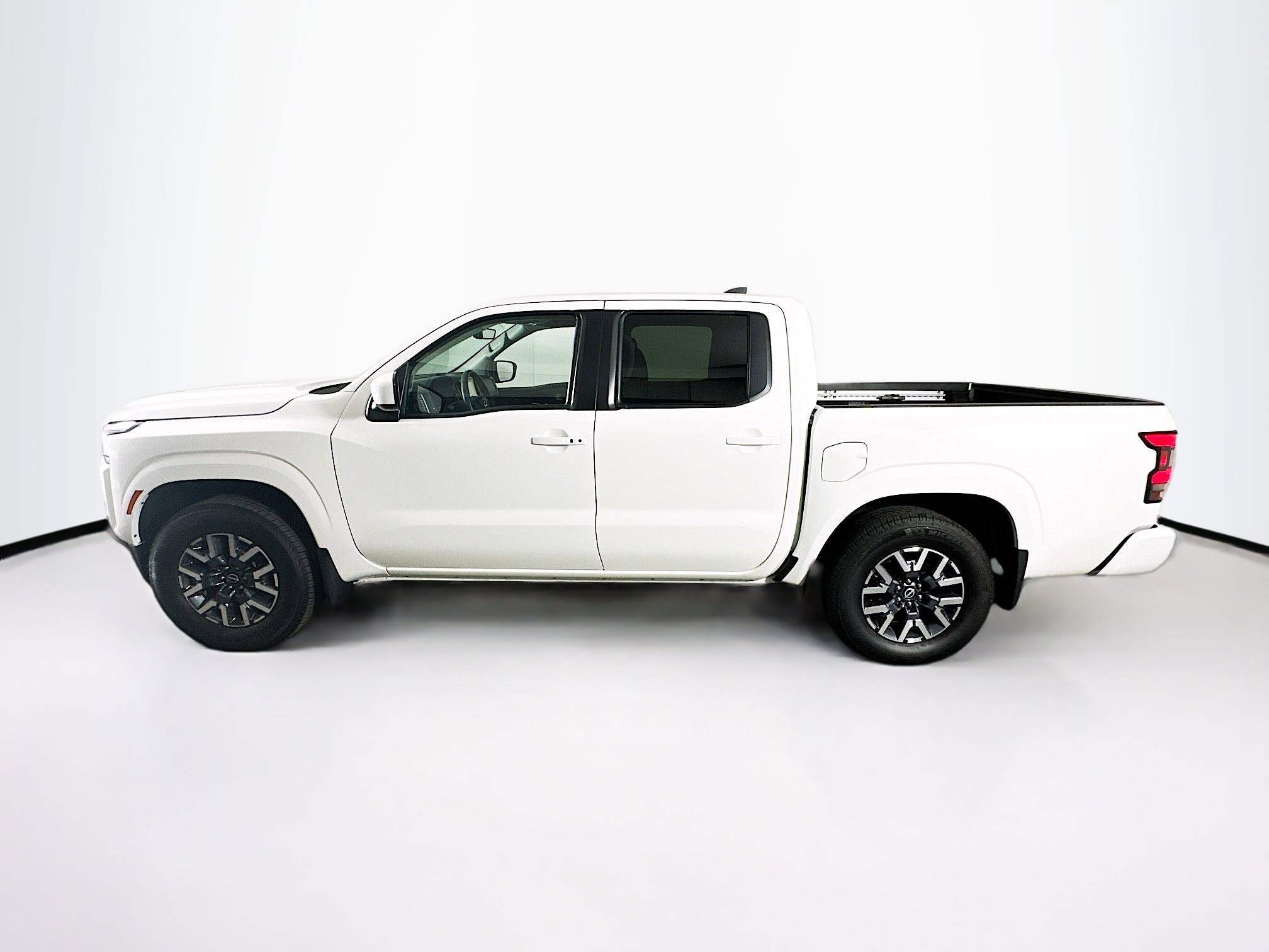 Used 2024 Nissan Frontier SL image 4
