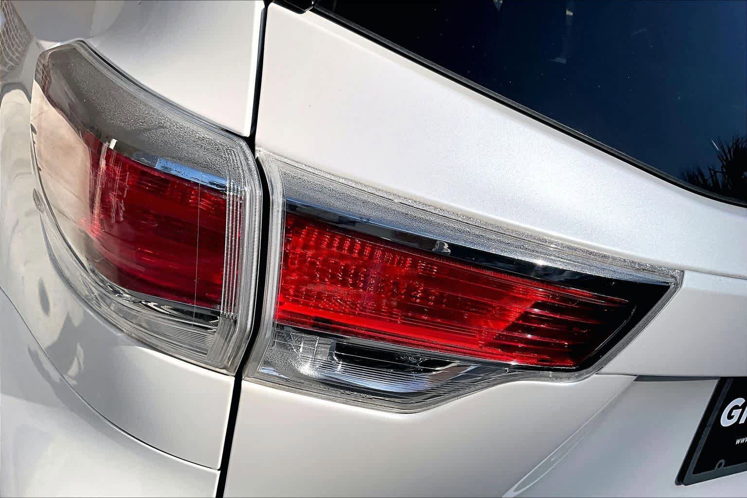 Used 2016 Toyota Highlander Plus FWD image 28
