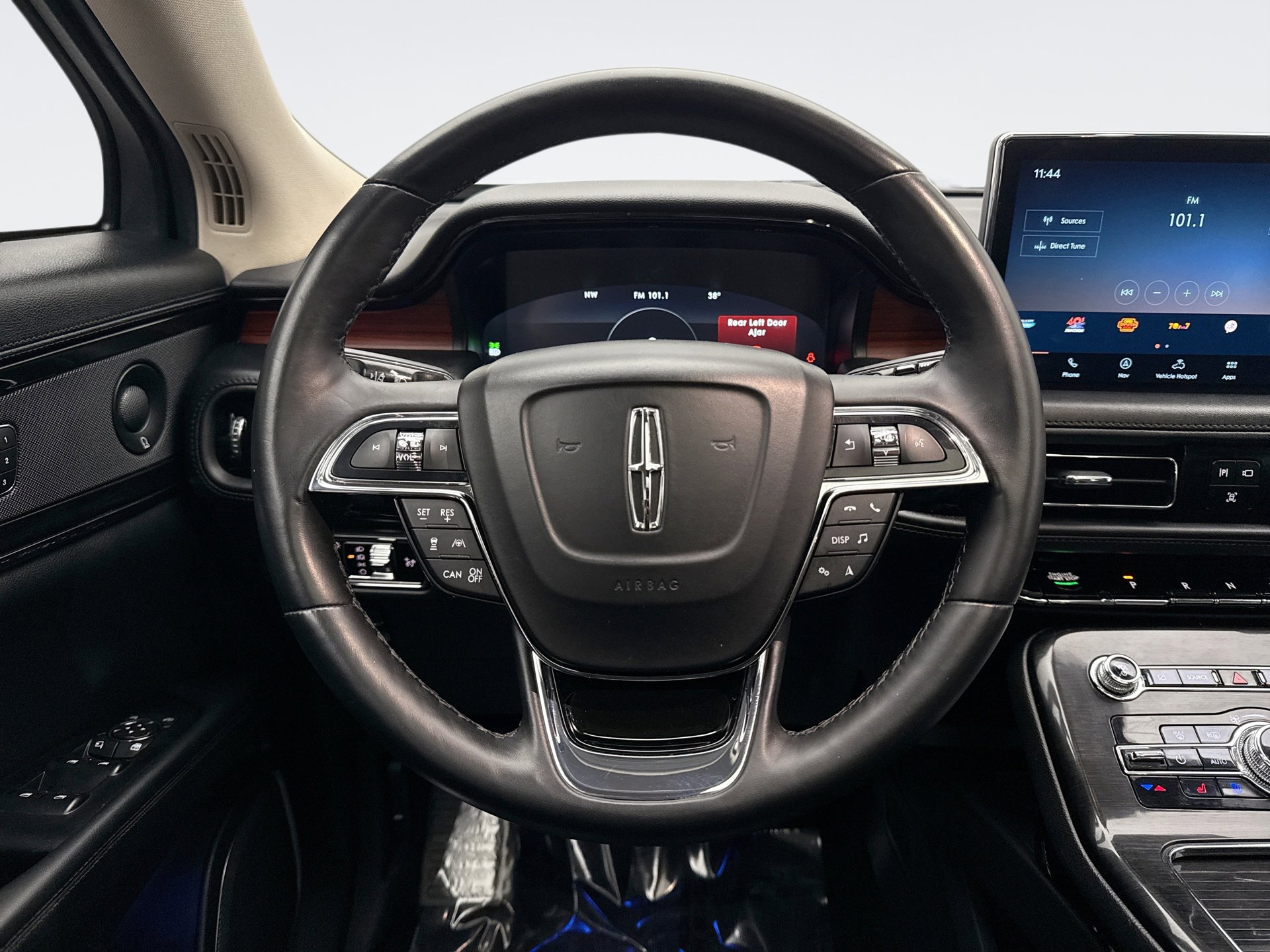 Used 2023 Lincoln Nautilus Reserve w/ Equipment Group 201A image 12