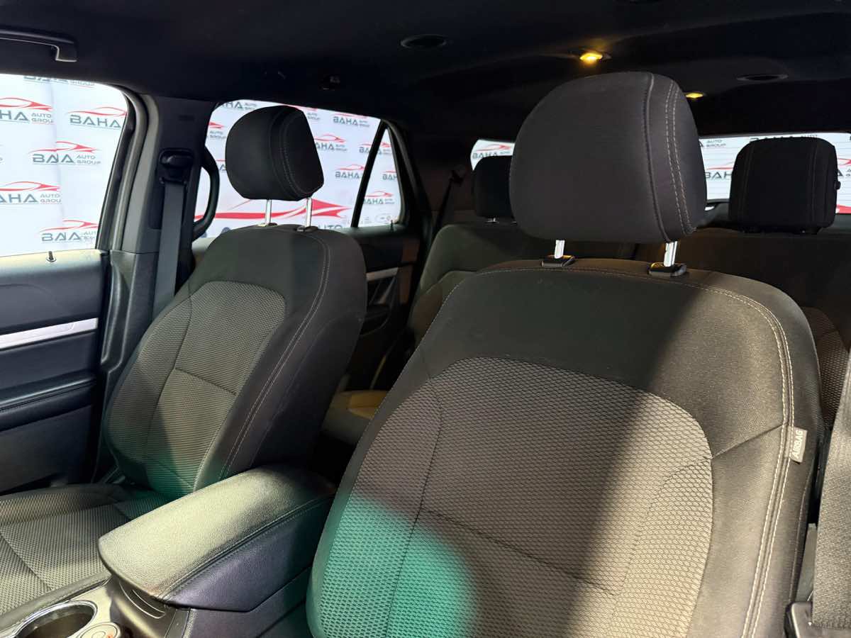 Used 2017 Ford Explorer XLT AWD/4WD image 29