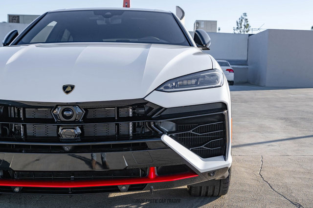 Used 2025 Lamborghini Urus SE image 60