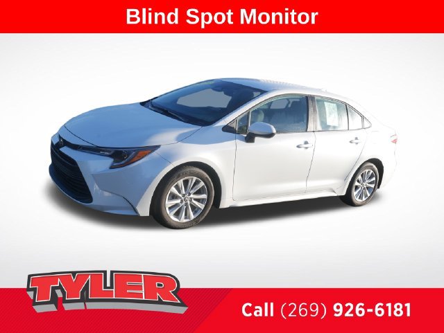 Used 2025 Toyota Corolla LE w/ LE Premium Package FWD image 3