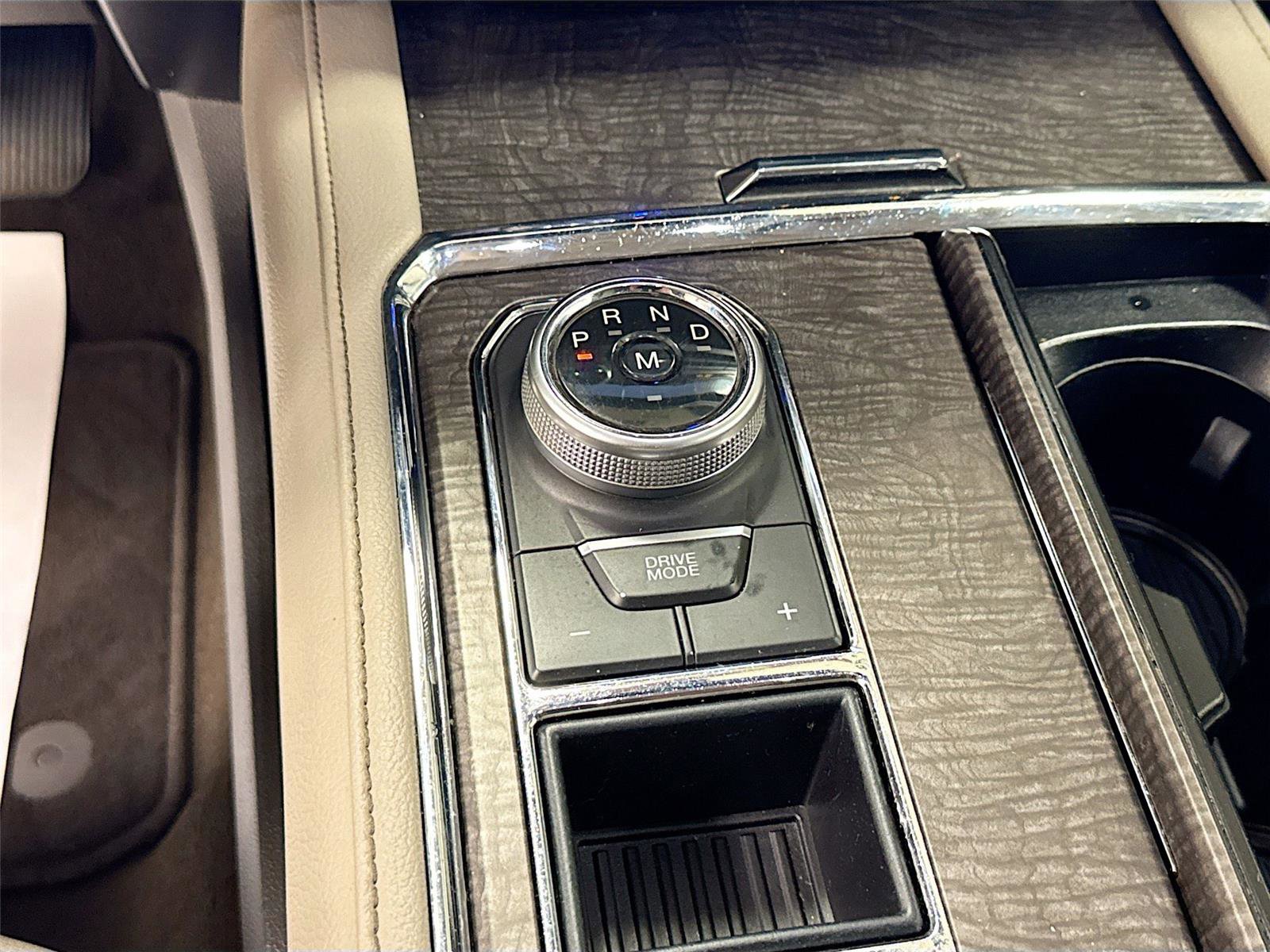Used 2019 Ford Expedition Limited w/ Equipment Group 302A RWD image 17