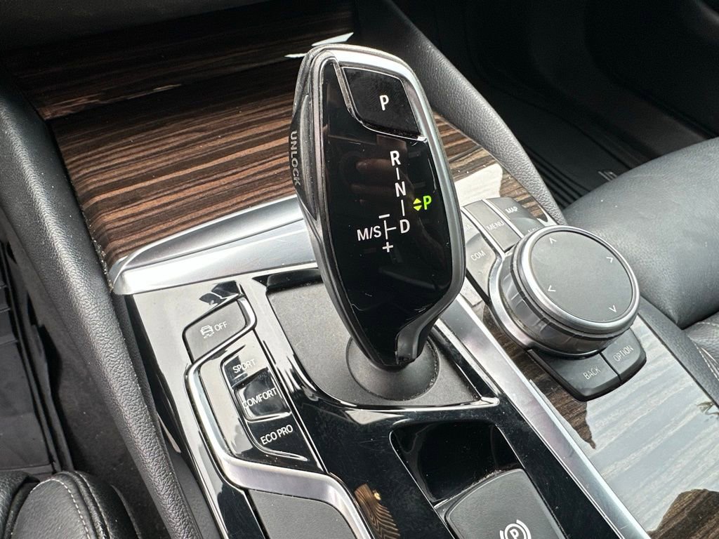 Used 2020 BMW 530i w/ Convenience Package RWD image 27