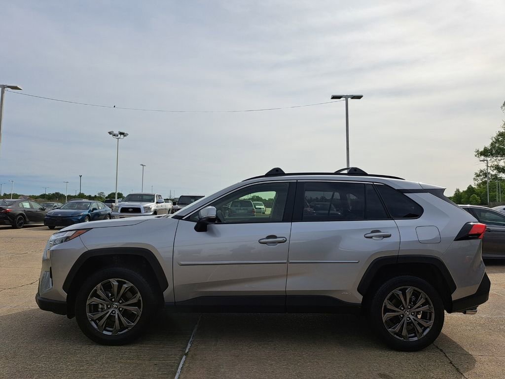 Used 2025 Toyota RAV4 XLE Premium image 7