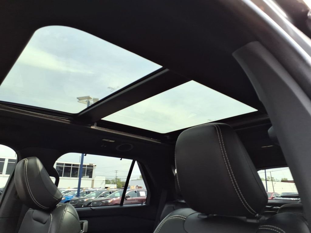 Used 2022 Ford Explorer ST w/ Equipment Group 401A AWD/4WD image 17