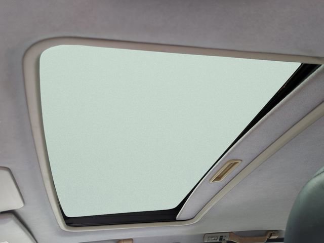 Used 1999 Volvo V70 FWD image 16