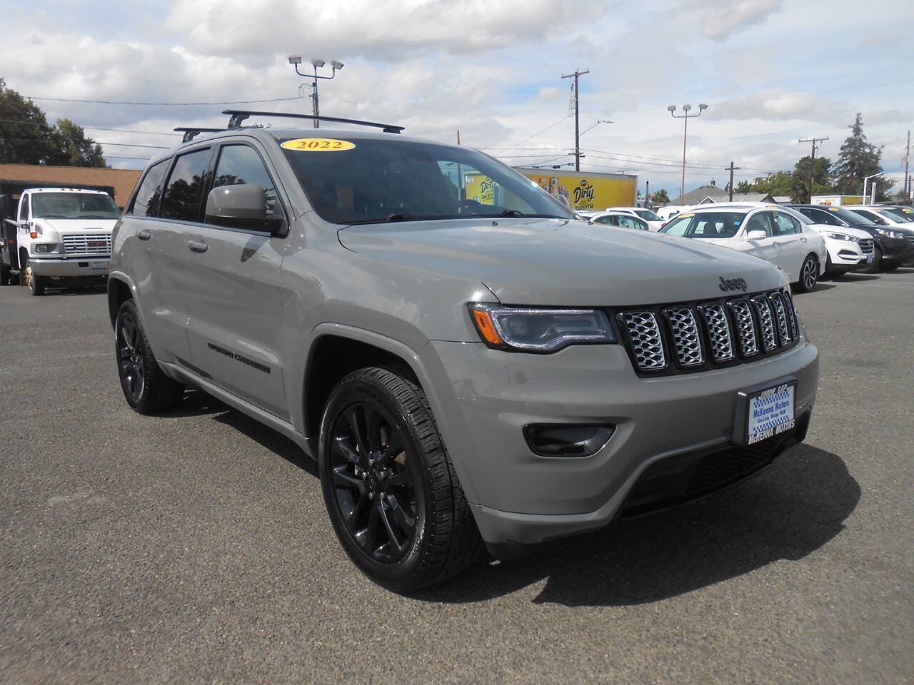 Used 2022 Jeep Grand Cherokee Laredo X AWD/4WD image 3