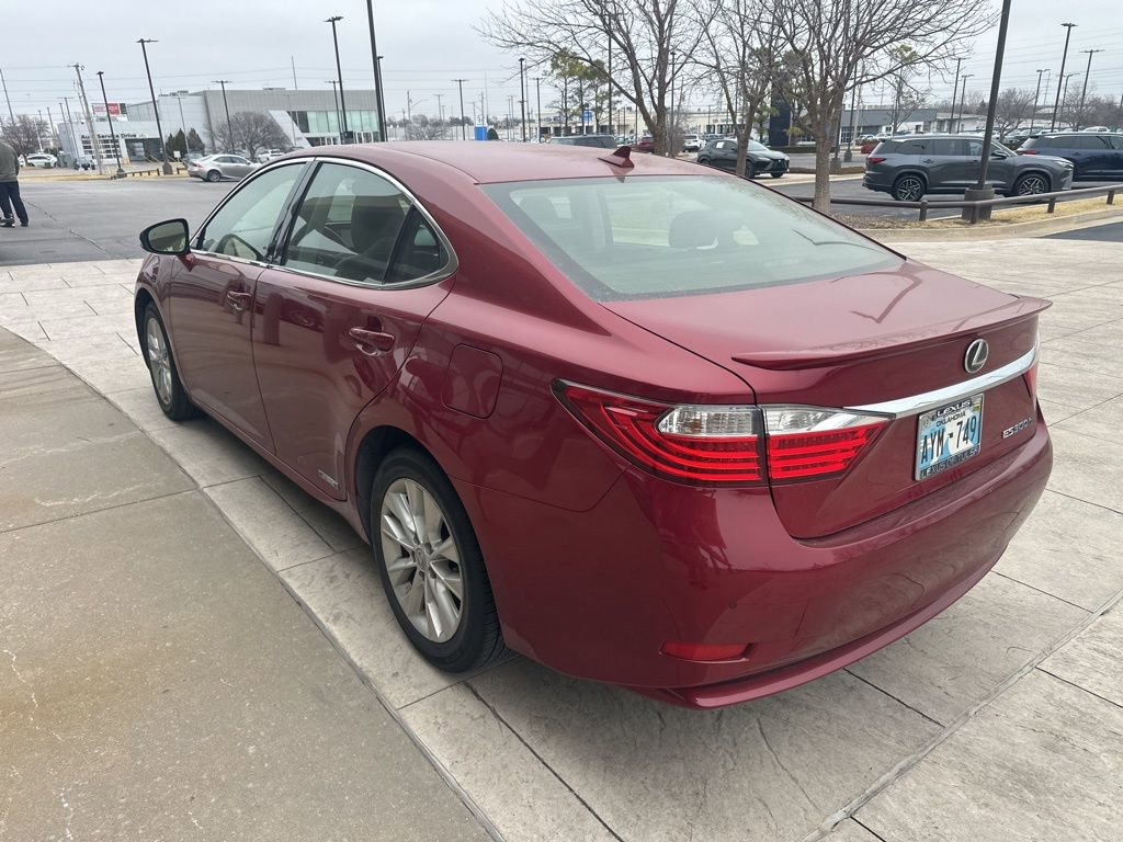 Used 2013 Lexus ES 300h image 4