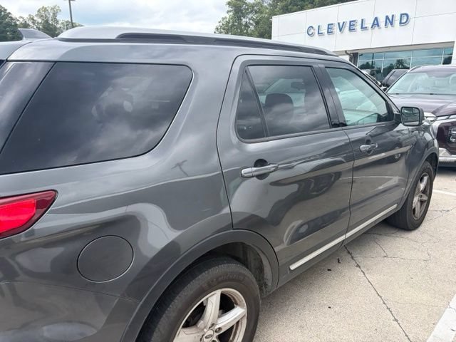 Used 2017 Ford Explorer XLT AWD/4WD image 12