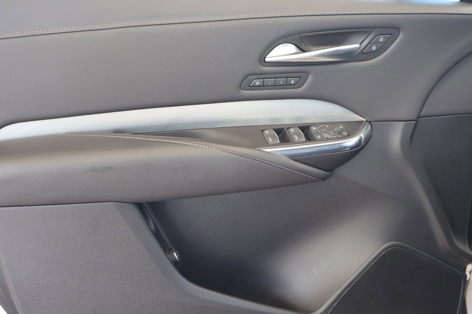 Used 2023 Cadillac XT4 Premium Luxury image 10