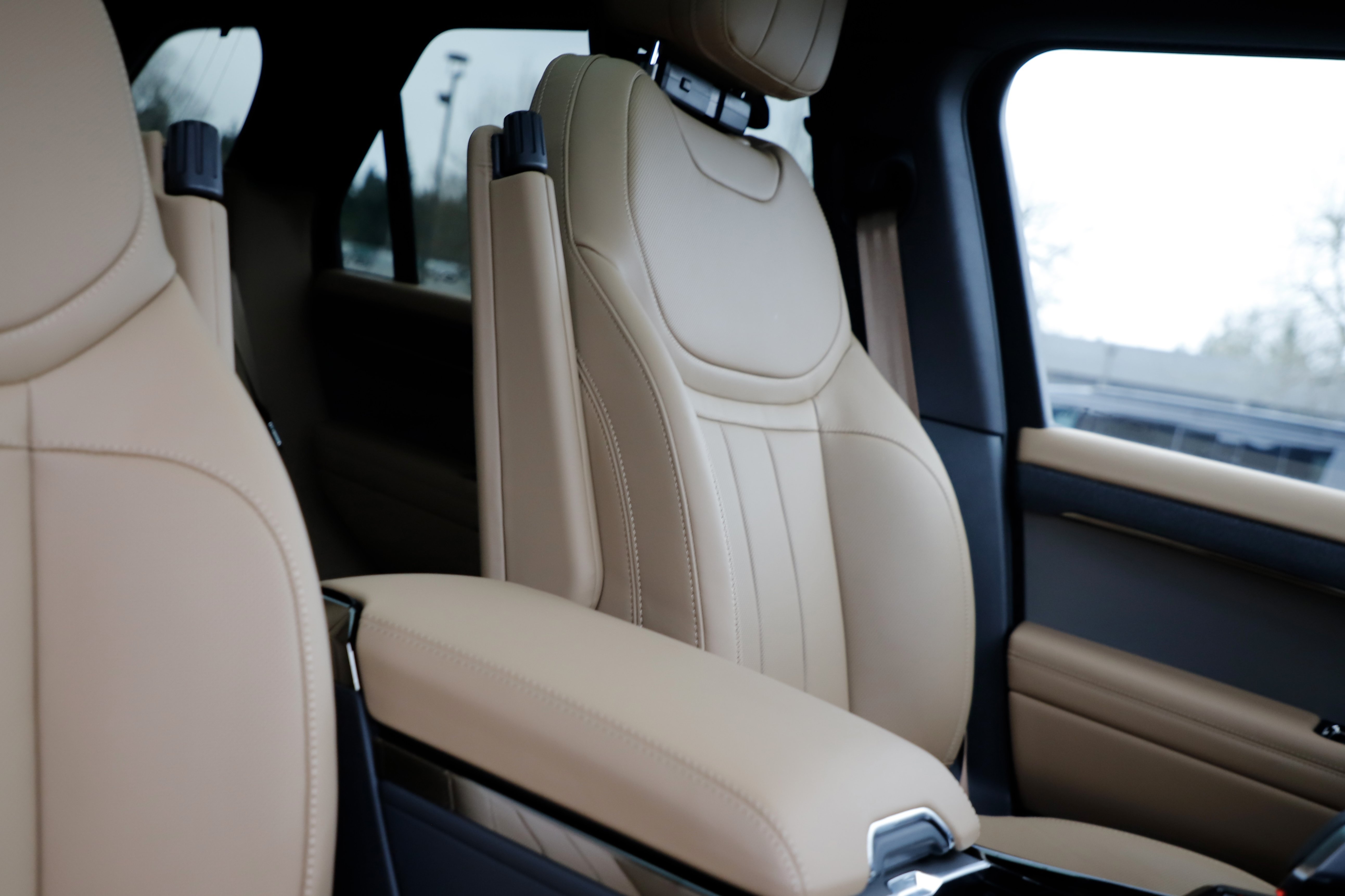 New 2025 Land Rover Range Rover Sport SE AWD/4WD image 14