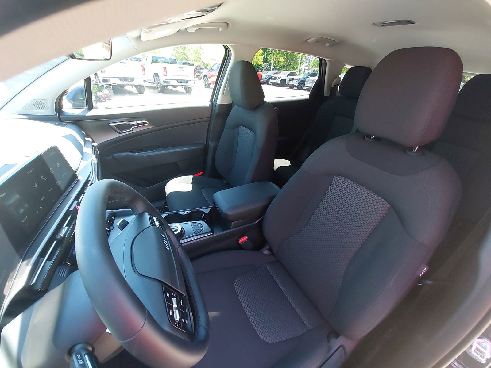 New 2026 Kia Sportage LX FWD image 15