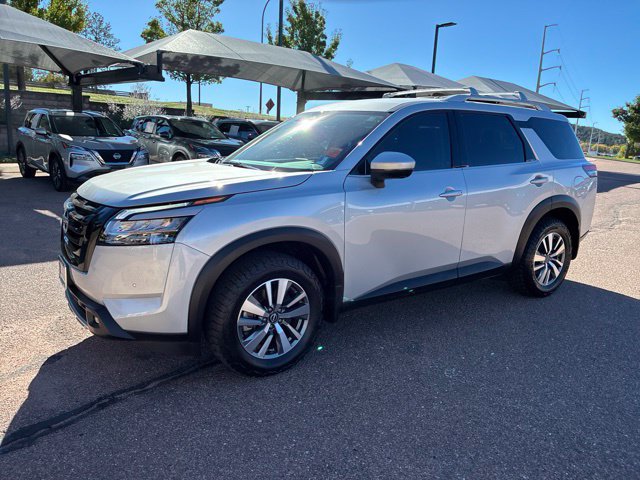 Certified 2024 Nissan Pathfinder SL w/ Black Appearance Package AWD/4WD image 3