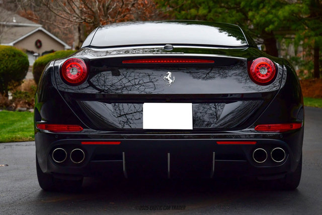 Used 2016 Ferrari California T RWD image 17