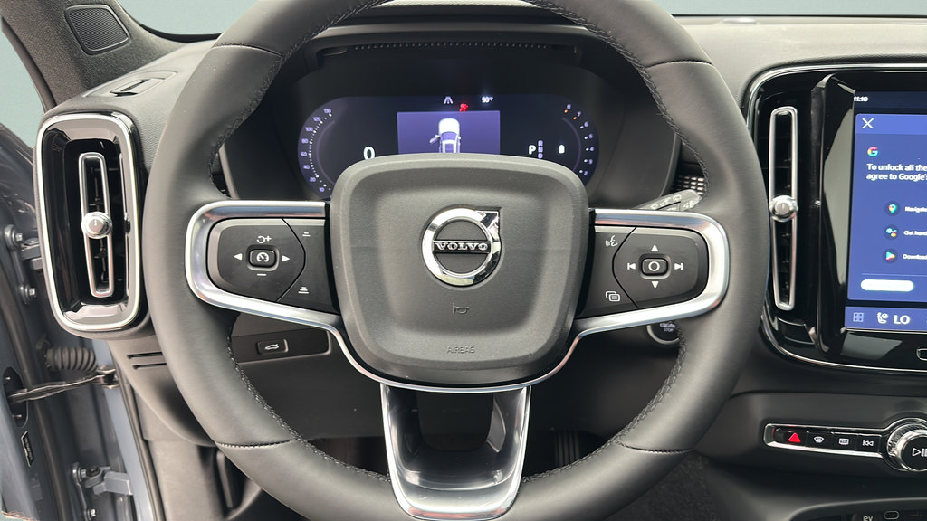 Used 2023 Volvo XC40 B5 Plus w/ Climate Package AWD/4WD image 16