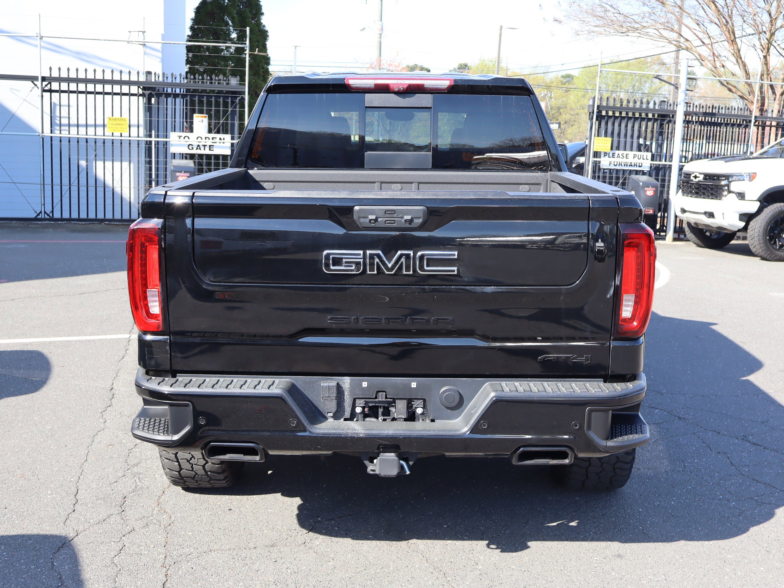 Used 2023 GMC Sierra 1500 AT4 w/ AT4 Premium Package AWD/4WD image 9