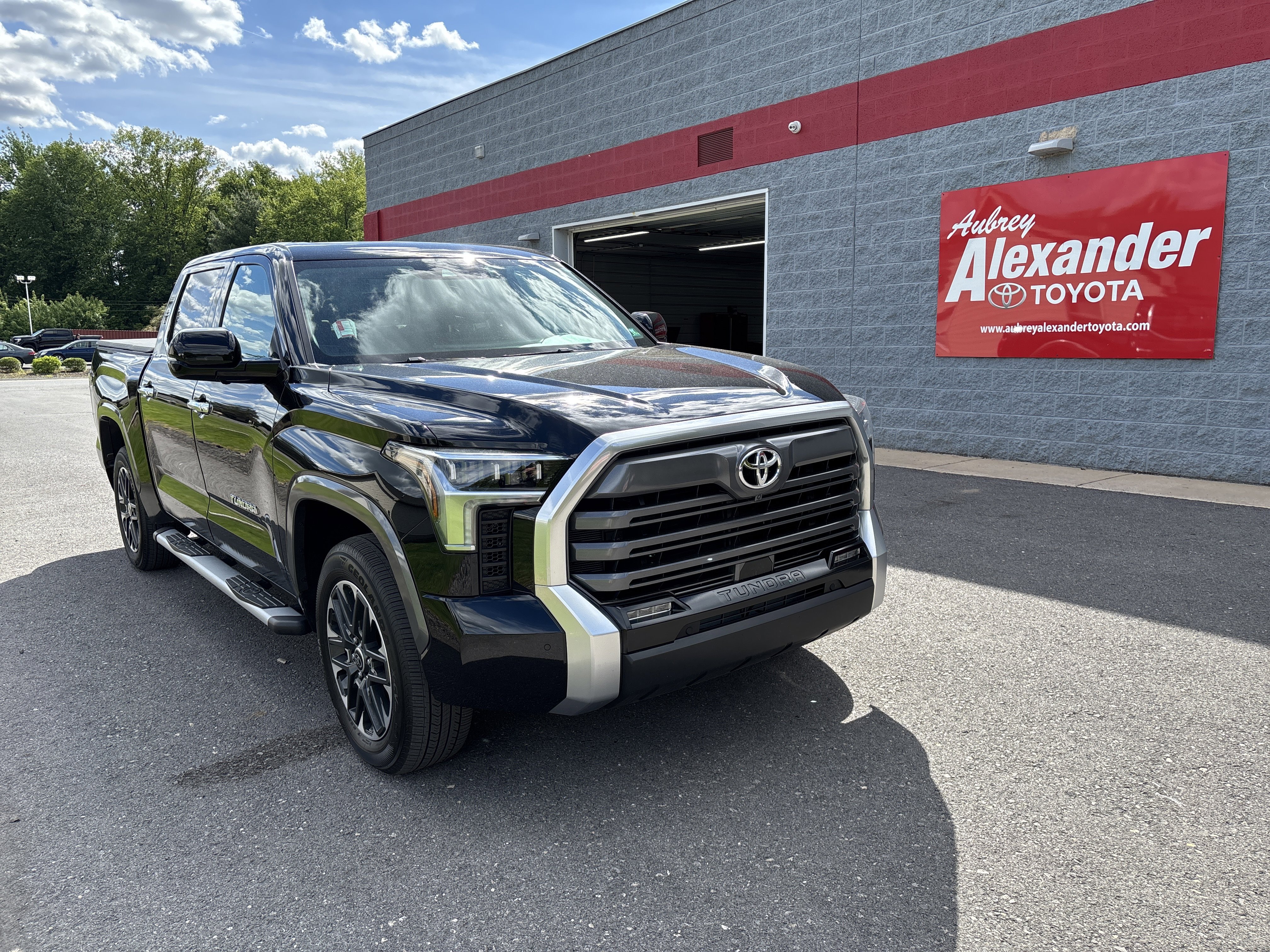 Used 2024 Toyota Tundra Limited AWD/4WD image 1