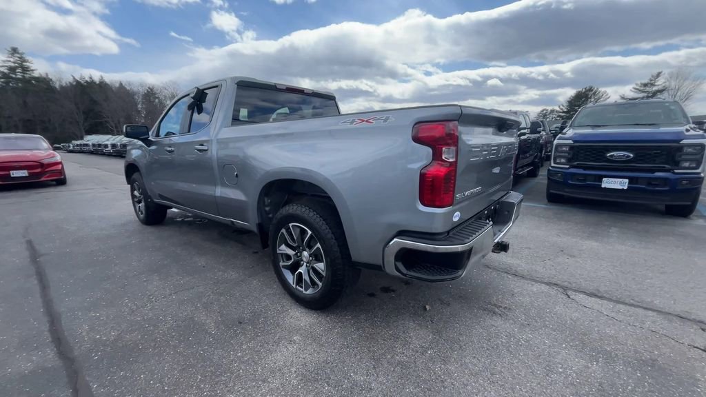 Used 2024 Chevrolet Silverado 1500 LT AWD/4WD image 17