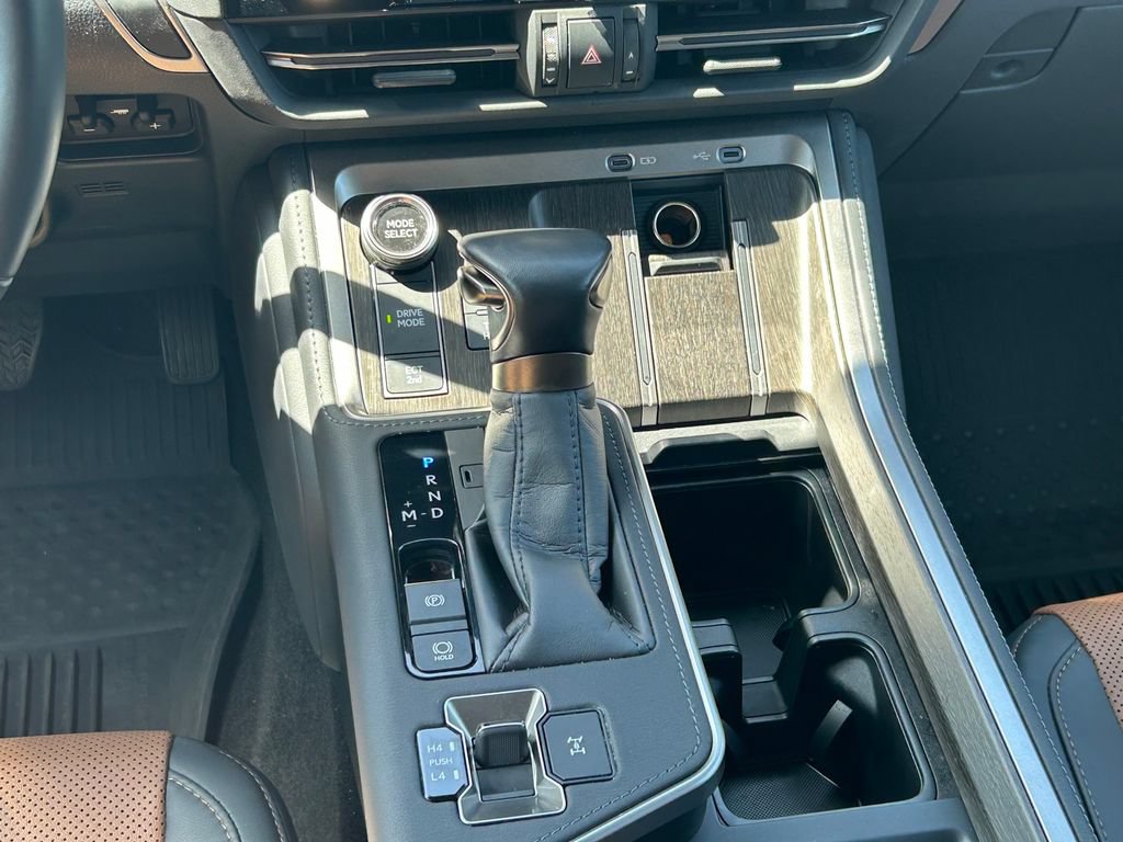 Used 2025 Lexus GX 550 w/ Accessory Package (2T) AWD/4WD image 23