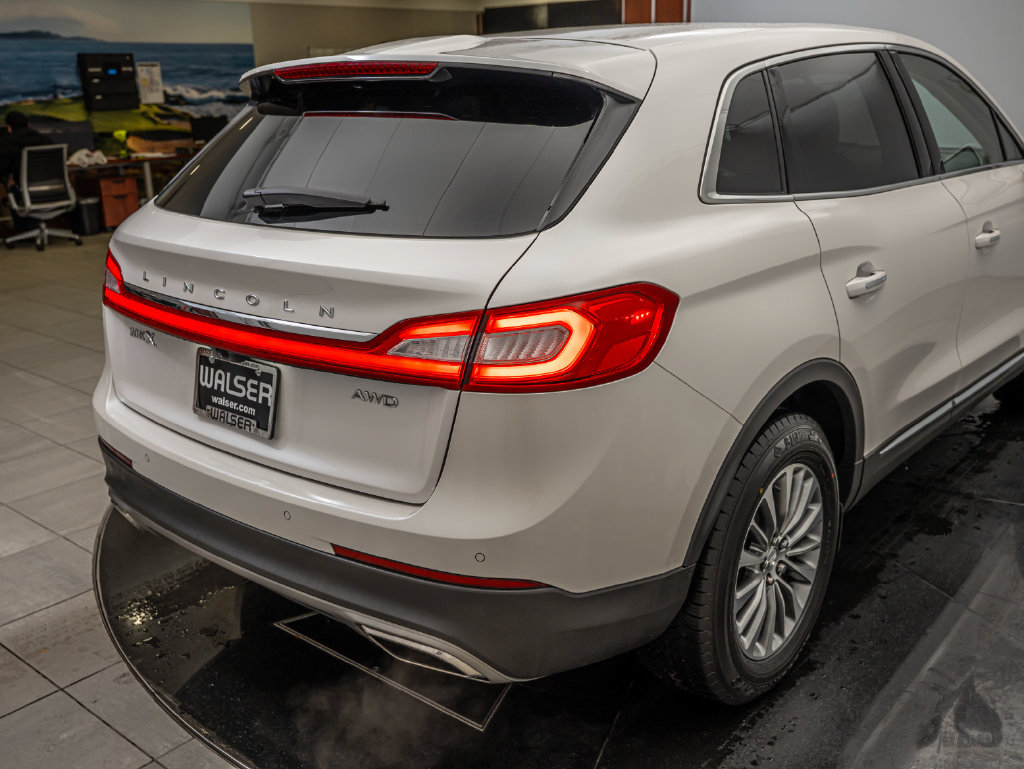 Used 2016 Lincoln MKX Select w/ Select Plus Package AWD/4WD image 15