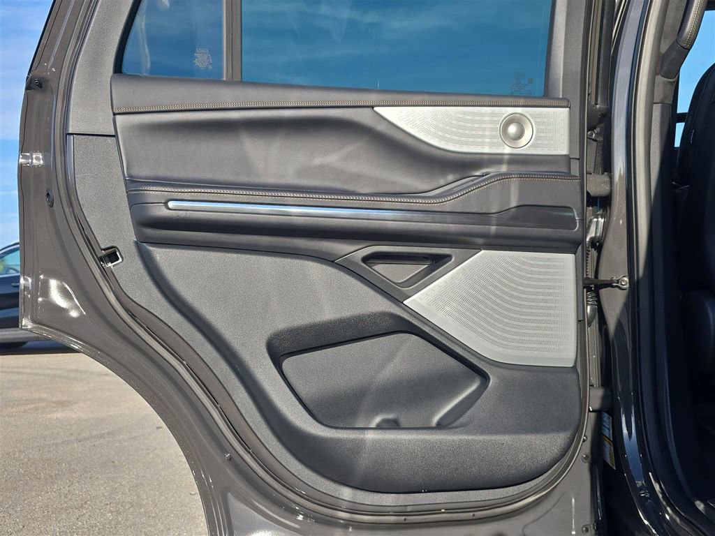 New 2025 Lincoln Navigator Black Label image 15