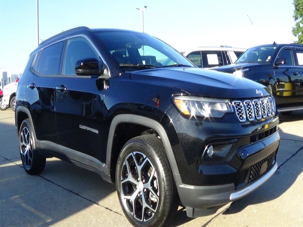 Used 2024 Jeep Compass Limited w/ Sun and Sound Group image 4