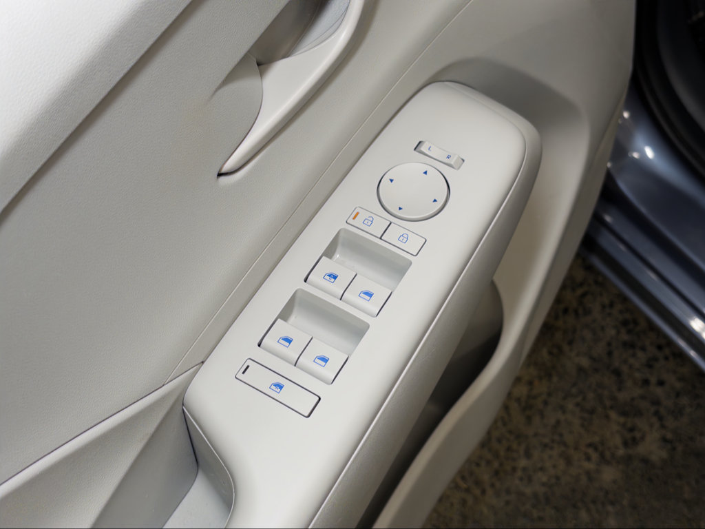 Used 2024 Hyundai Kona SEL FWD image 8
