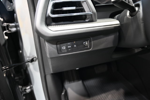 New 2027 Chevrolet Traverse LT w/ LPO, Floor Liner Package FWD image 26