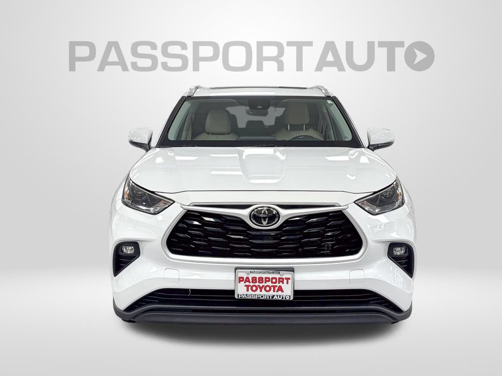Used 2022 Toyota Highlander XLE AWD/4WD image 13