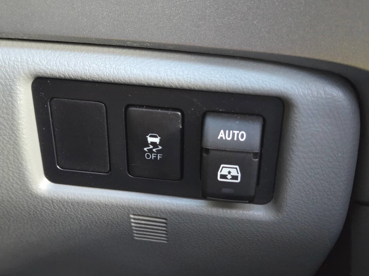 Used 2016 Toyota Sequoia Platinum image 33