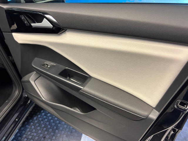 Certified 2025 Volkswagen Taos S FWD image 11