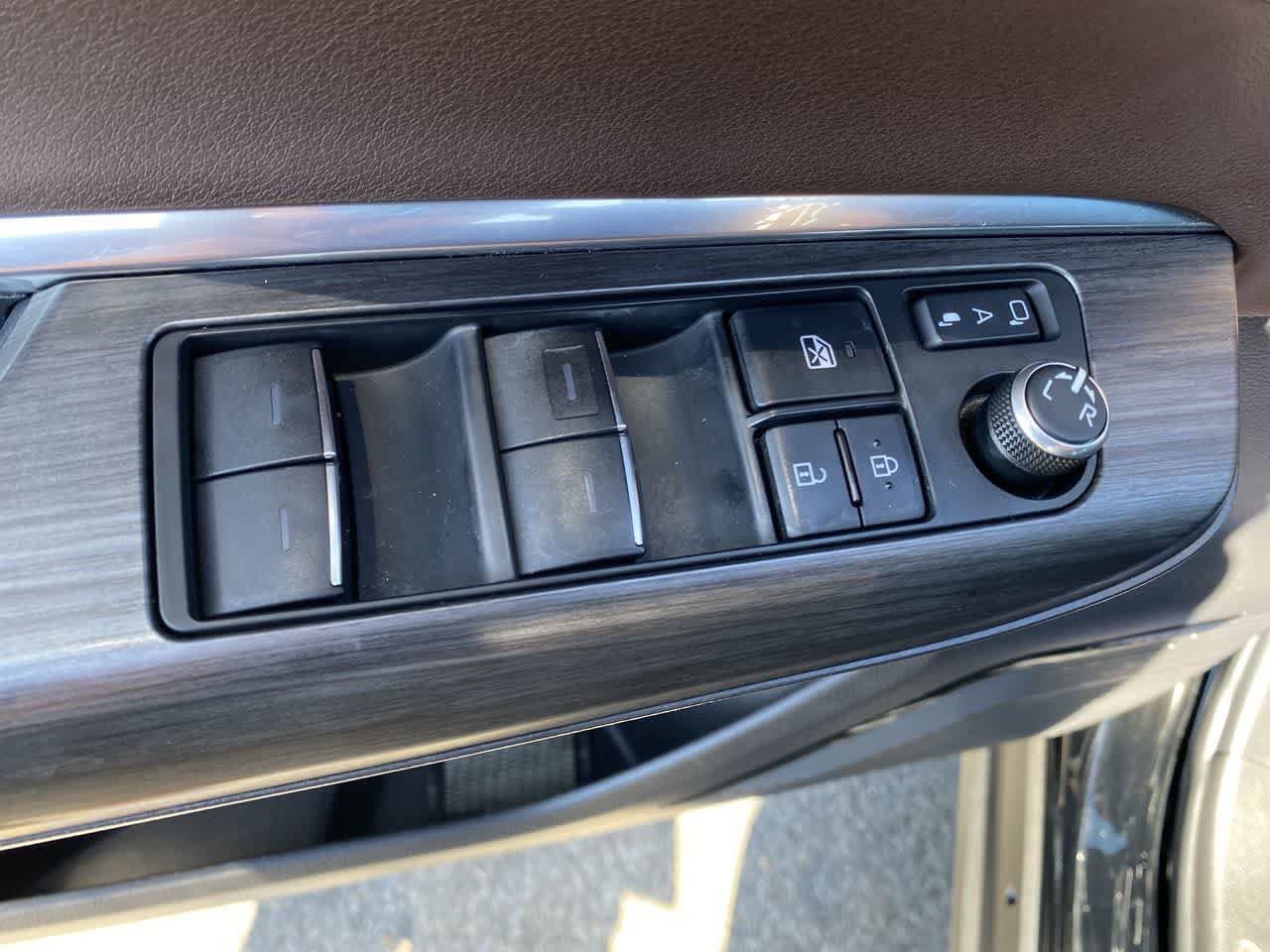 Certified 2022 Toyota Venza XLE AWD/4WD image 13