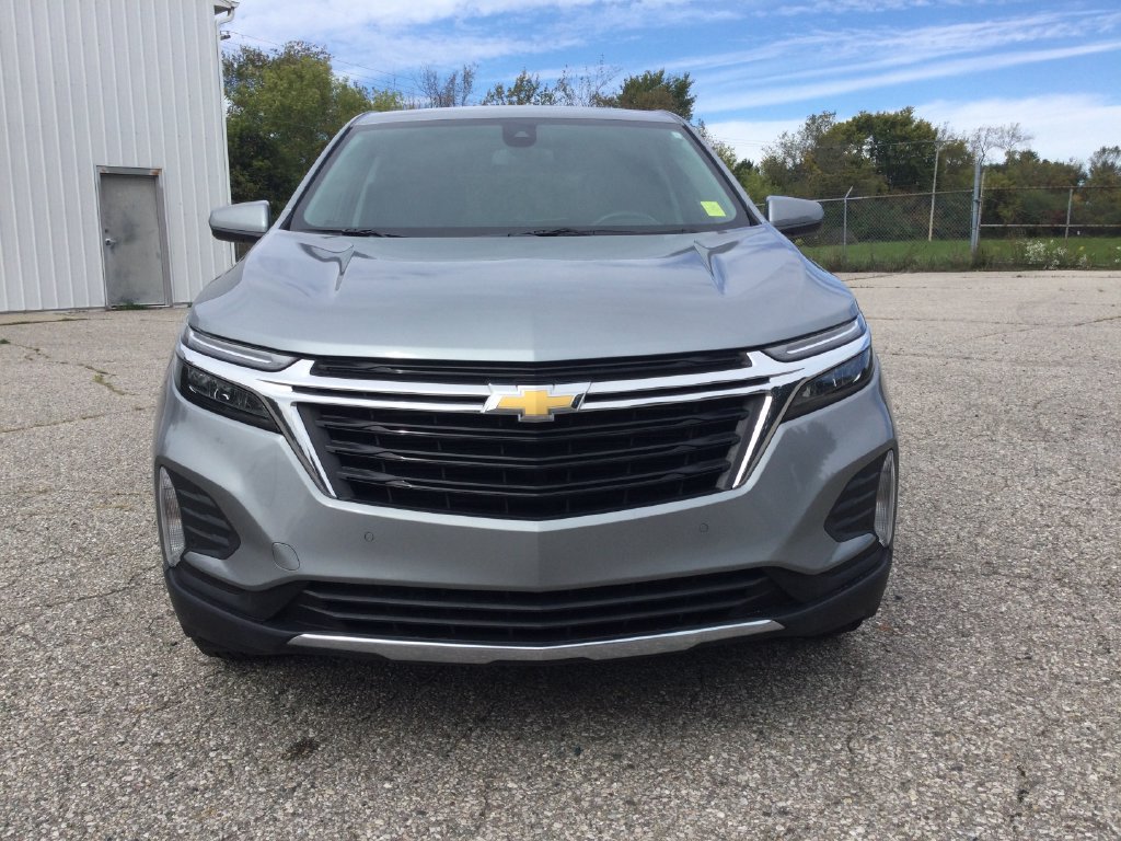 Used 2024 Chevrolet Equinox LT AWD/4WD image 2