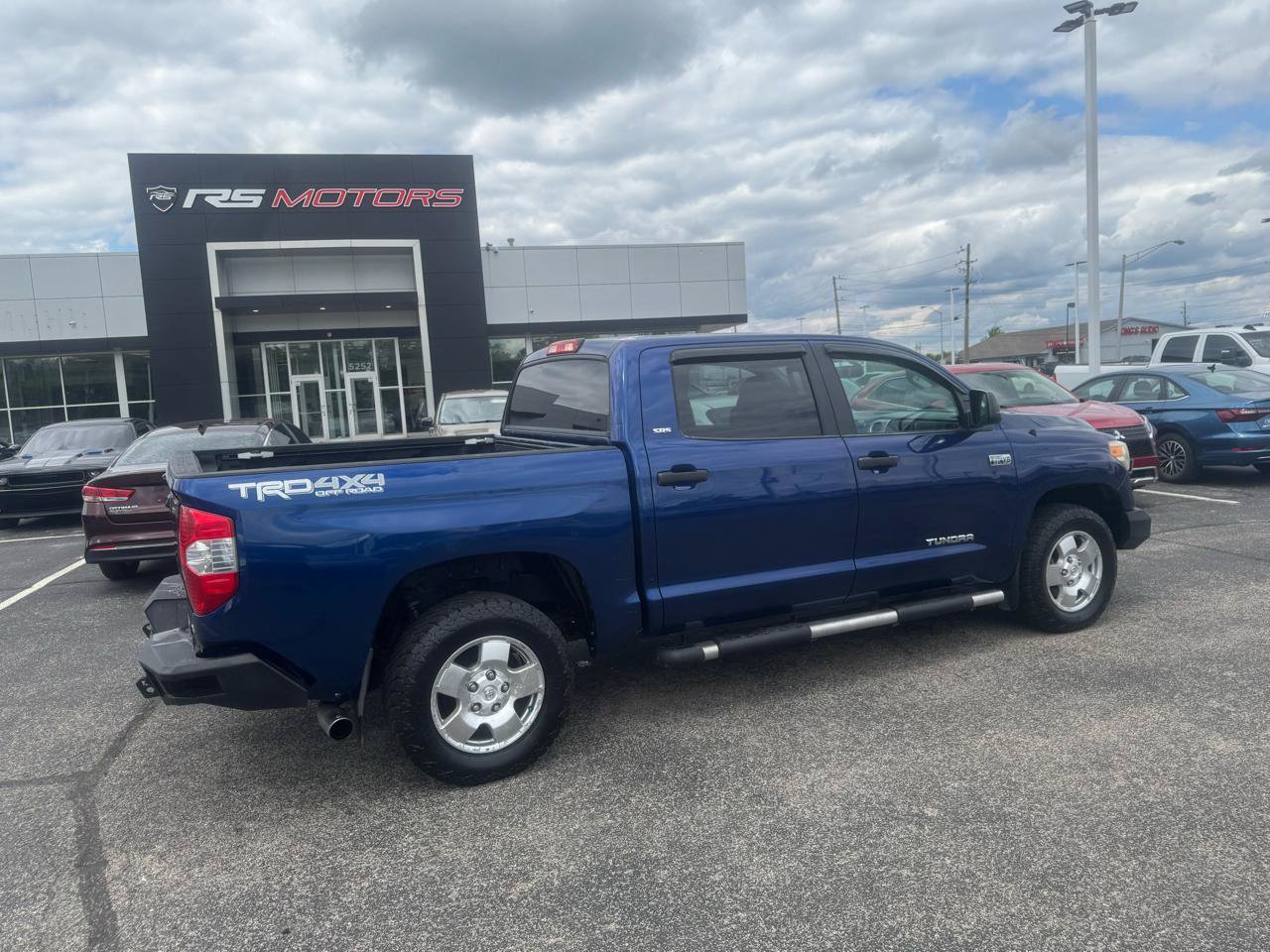 Used 2015 Toyota Tundra SR5 w/ TRD Off Road Package AWD/4WD image 53