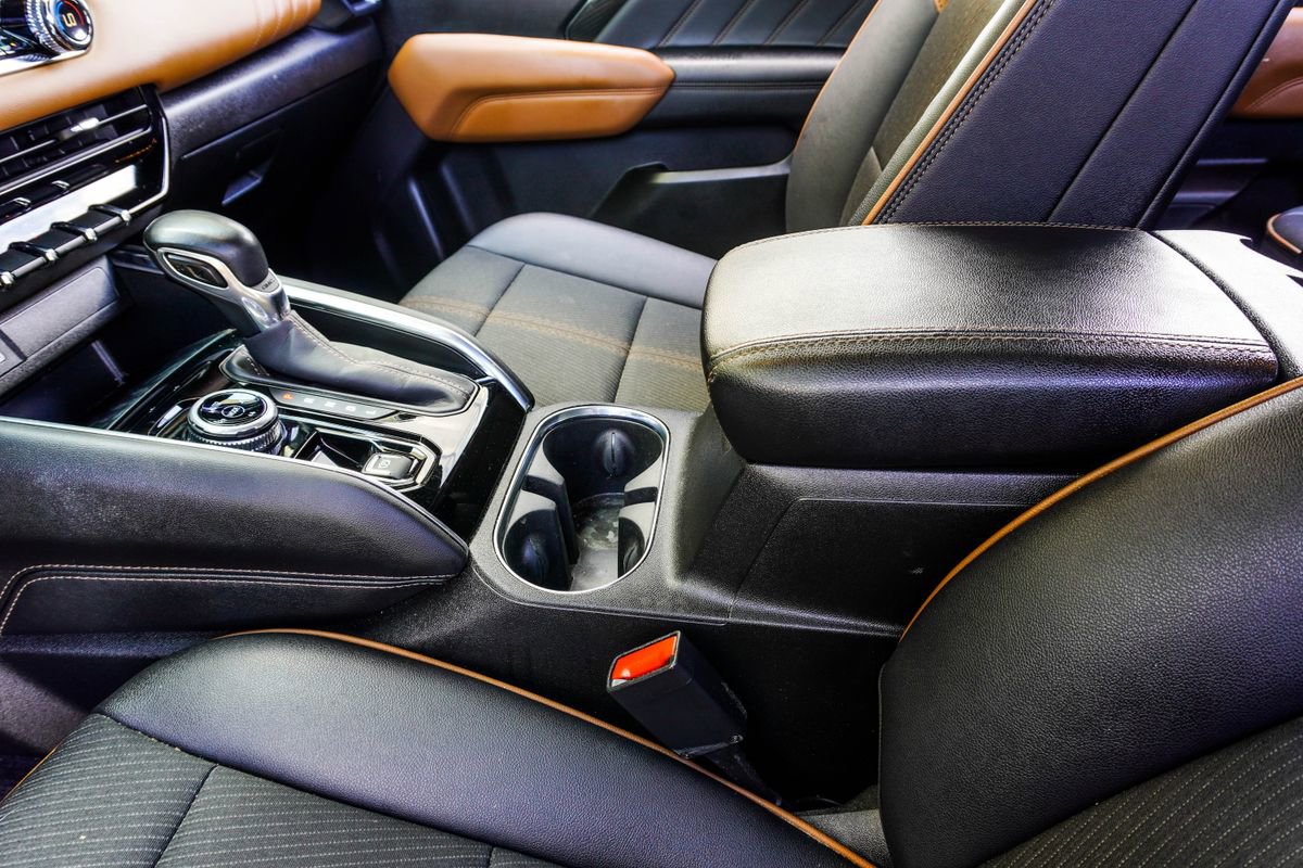 Used 2023 GMC Canyon AT4 w/ Canyon Safety Plus Package AWD/4WD image 19